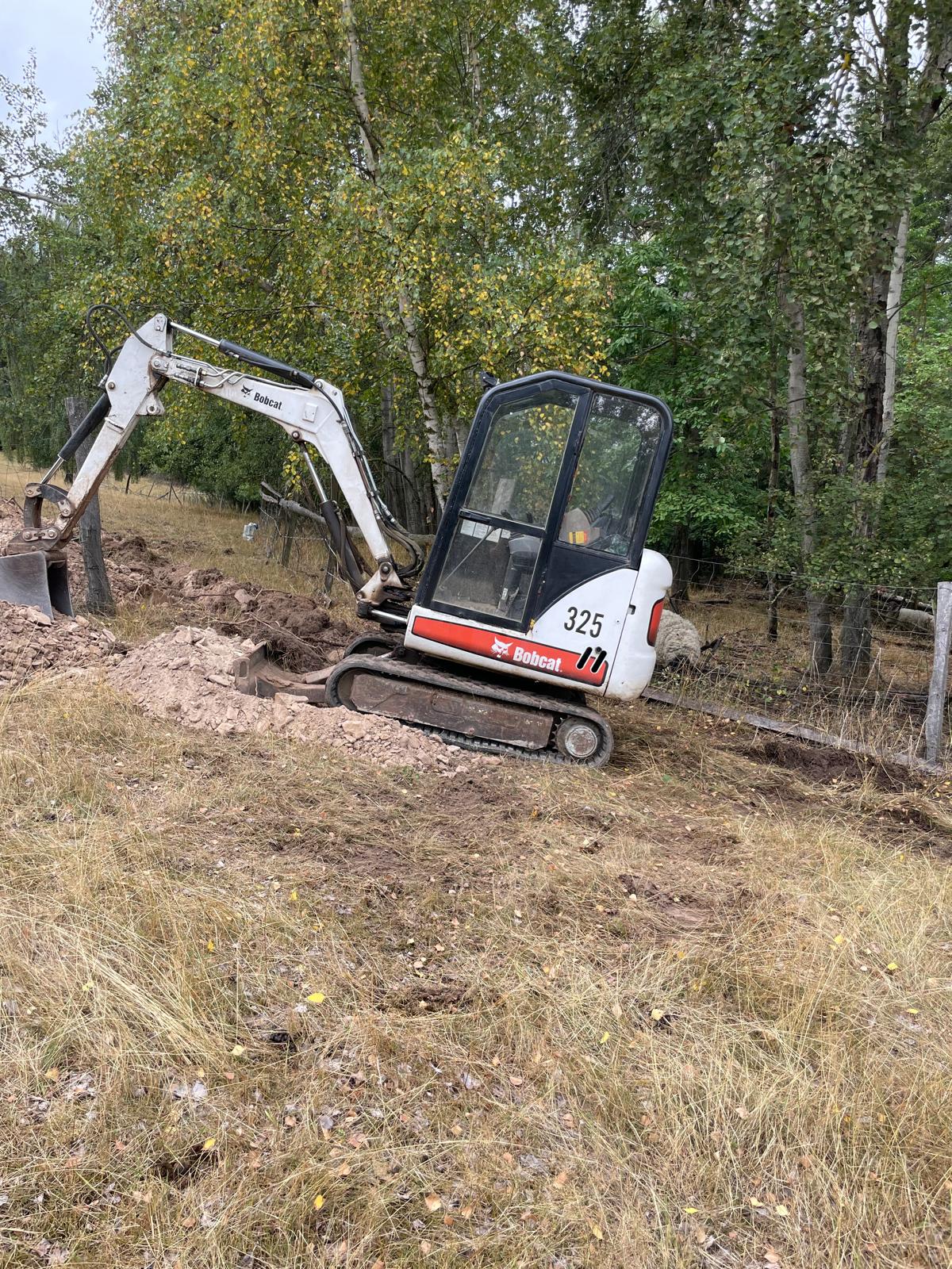 Výkop kabelové trasy pro mobilní vysílač Maršovice 4