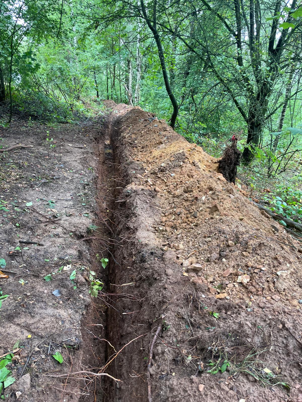 Výkop kabelové trasy pro mobilní vysílač Maršovice 6