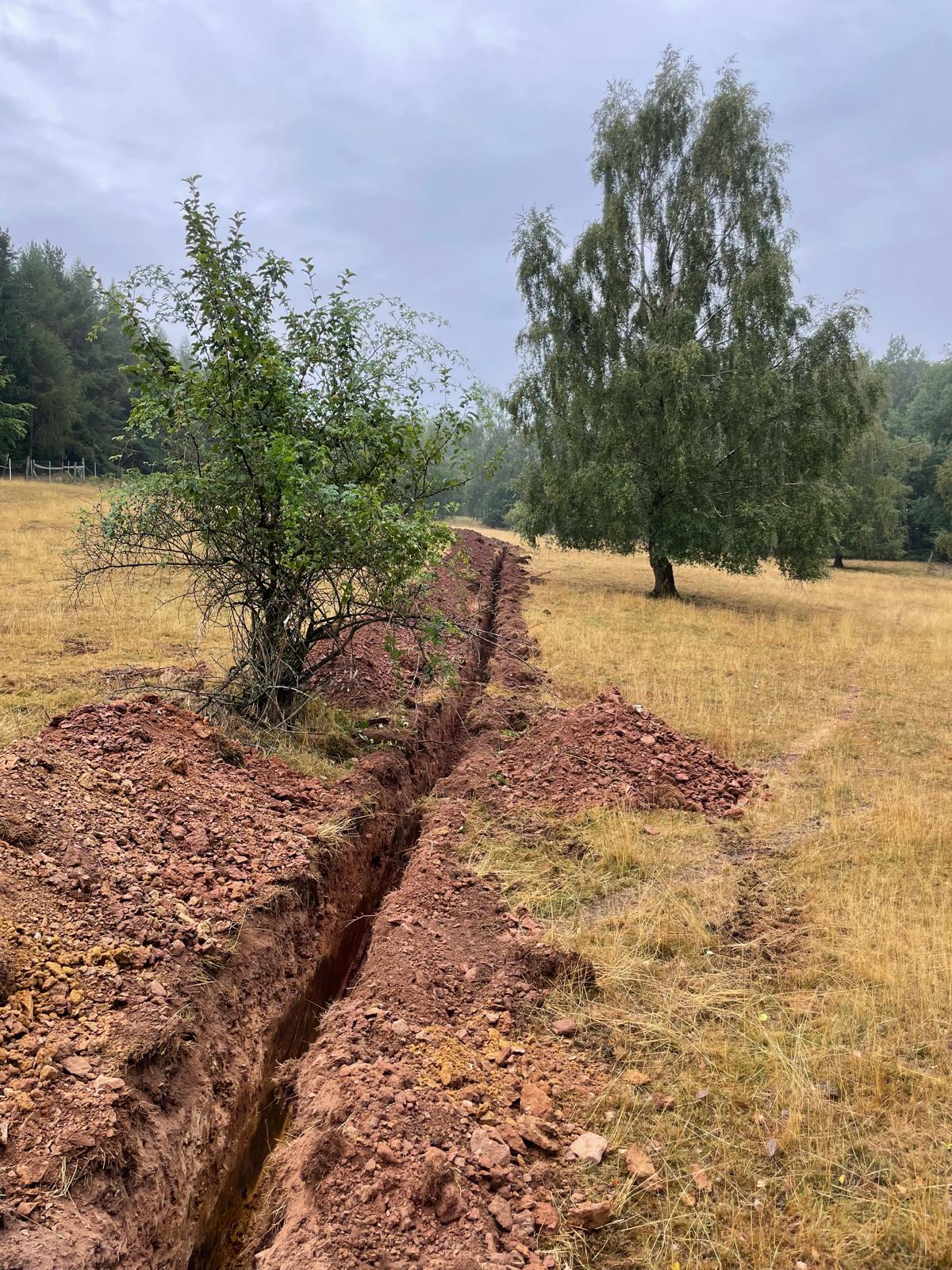 Výkop kabelové trasy pro mobilní vysílač Maršovice 12